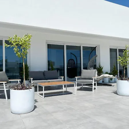Courtyard Long Beach Penthouse *